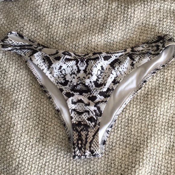 Snake skin bikini - Picture 2 of 5